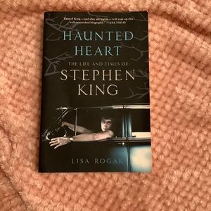 haunted heart the life and Times of Stephen King by lisa rogak